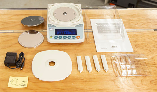 A&D FX-120i Reloading Scale - 122g x 0.001g + Calibration Weight